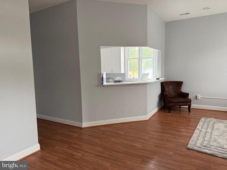 More Photos Of 225 Town Square Dr, Lusby Medical For Lease