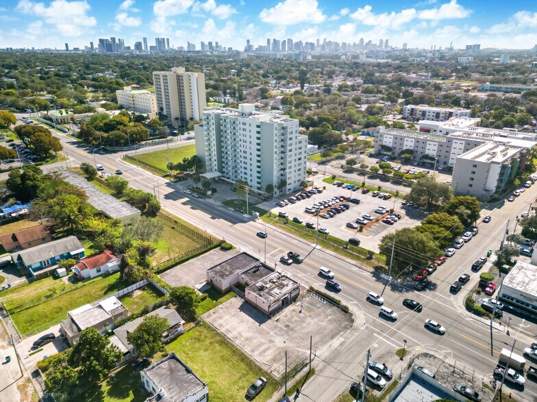 More Photos Of 2381-2389 NW 54th St, Miami Freestanding For Lease