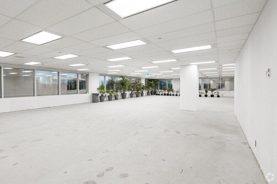 More Photos Of 1 Robert Speck Pky, Mississauga Unknown For Sale