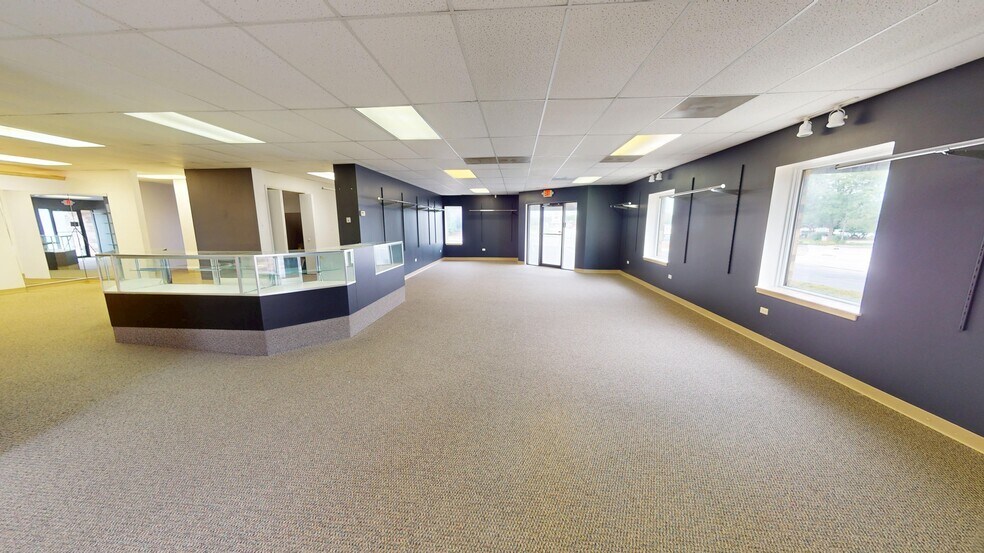 More Photos Of 236 W Northwest Hwy, Barrington Storefront Retail Office For Sale