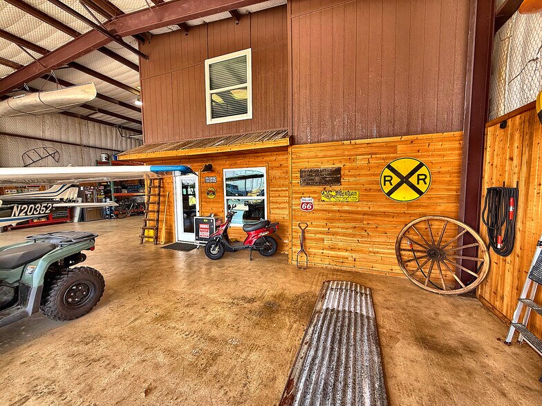 More Photos Of 537 Aviator Dr, Fort Worth Airplane Hangar For Sale