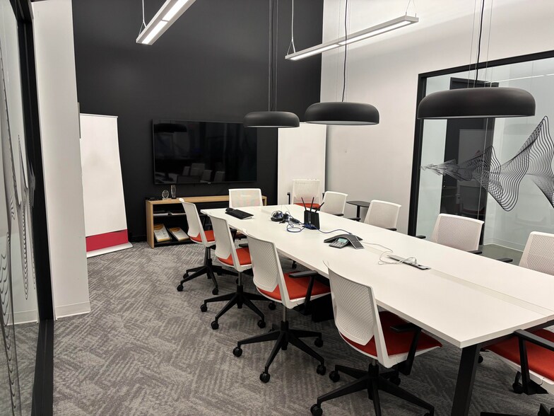 More Photos Of 16715 Boul Hymus, Kirkland Warehouse For Sale