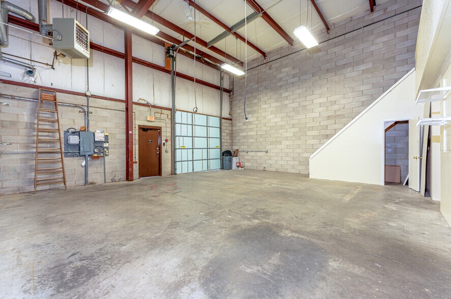 More Photos Of 540 E Main St, Branford Flex For Sale