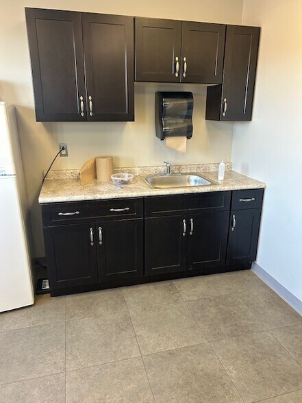 More Photos Of 70 Thousand Oaks Blvd, Morgantown Flex For Lease