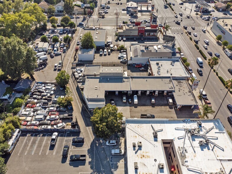 More Photos Of 17630 Sherman Way, Van Nuys Auto Repair For Sale