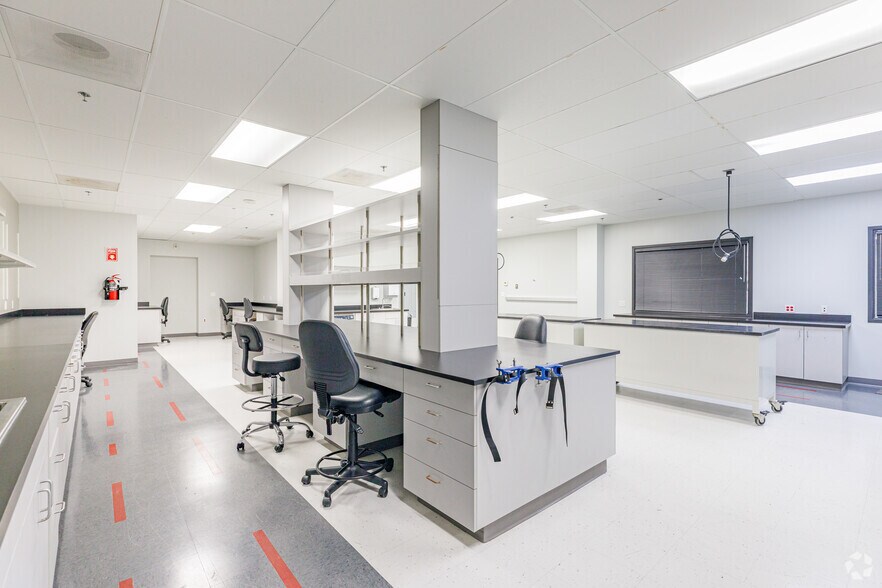 More Photos Of 11011 N Torrey Pines Rd, La Jolla Research And Development For Lease