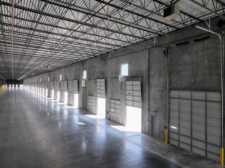 More Photos Of 1203 Reuthinger Pky, Laredo Distribution For Sale