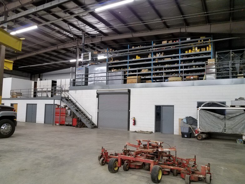 More Photos Of 1326 Industrial Dr, Lake in the Hills Distribution For Sale