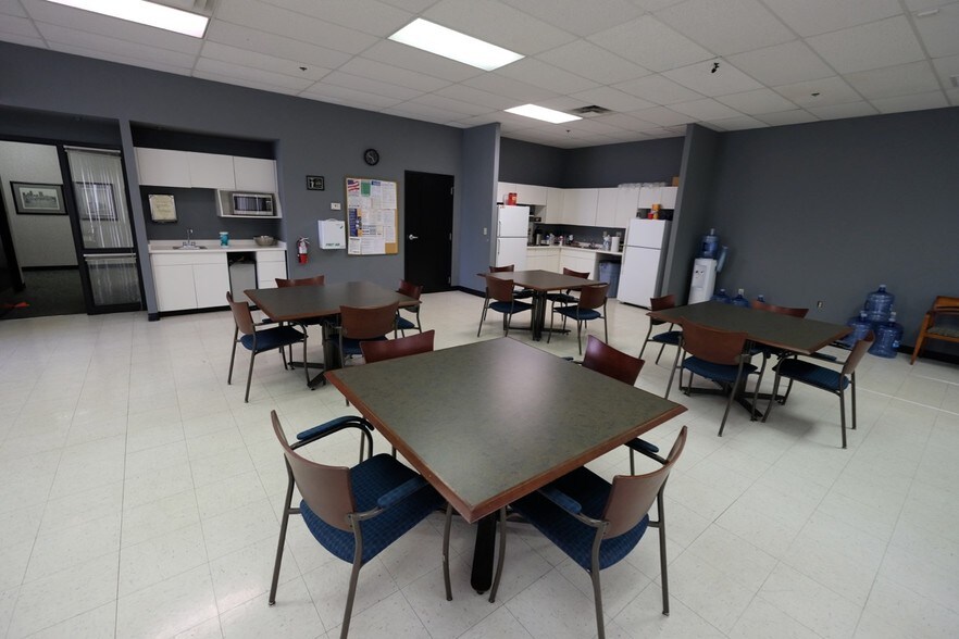 More Photos Of 6402 Corporate Dr, Indianapolis Distribution For Lease