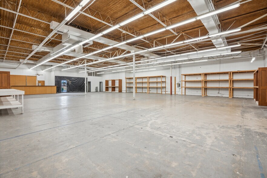 More Photos Of 2800 NE Loop 410, San Antonio Light Distribution For Lease