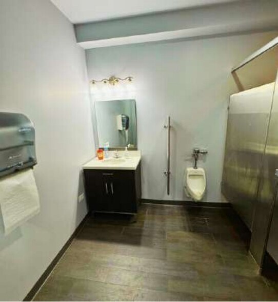 More Photos Of 145 Tower Dr, Burr Ridge Light Distribution For Sale