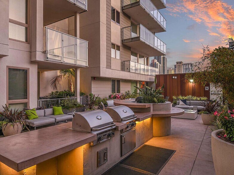 More Photos Of 1110 F St, San Diego Apartments For Lease