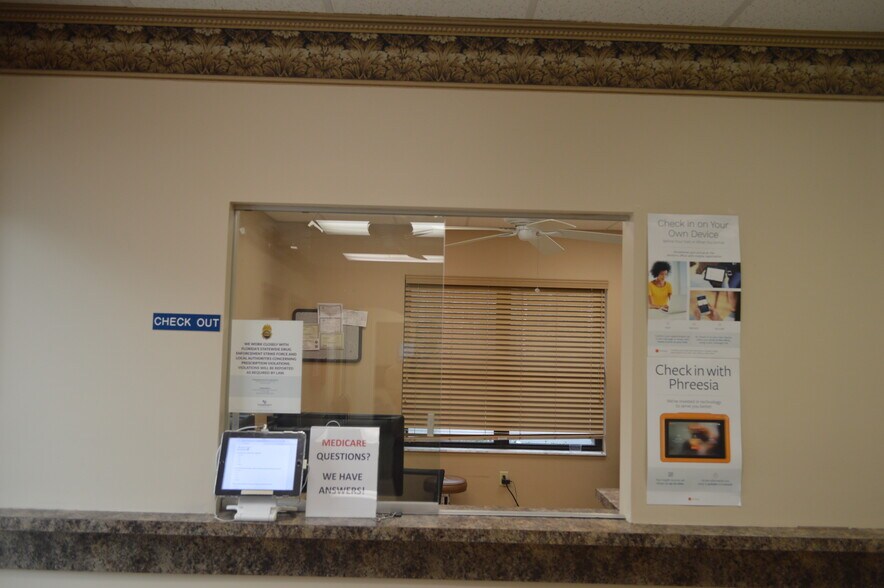 More Photos Of 1409 Kingsley Ave, Orange Park Medical For Lease