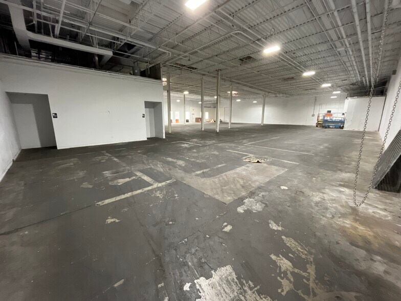More Photos Of 909 E Orchard St, Mundelein Research And Development For Lease