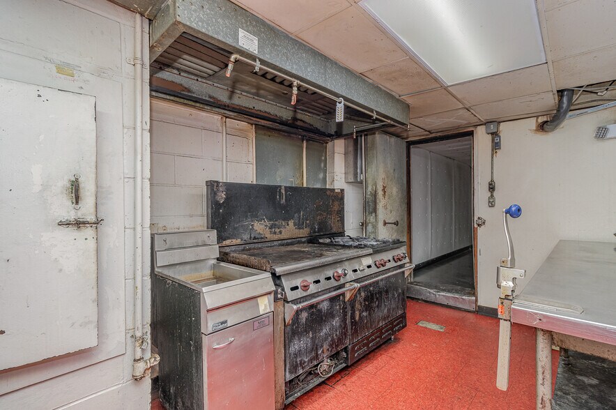 More Photos Of 1220 Rice St, Saint Paul Supermarket For Sale