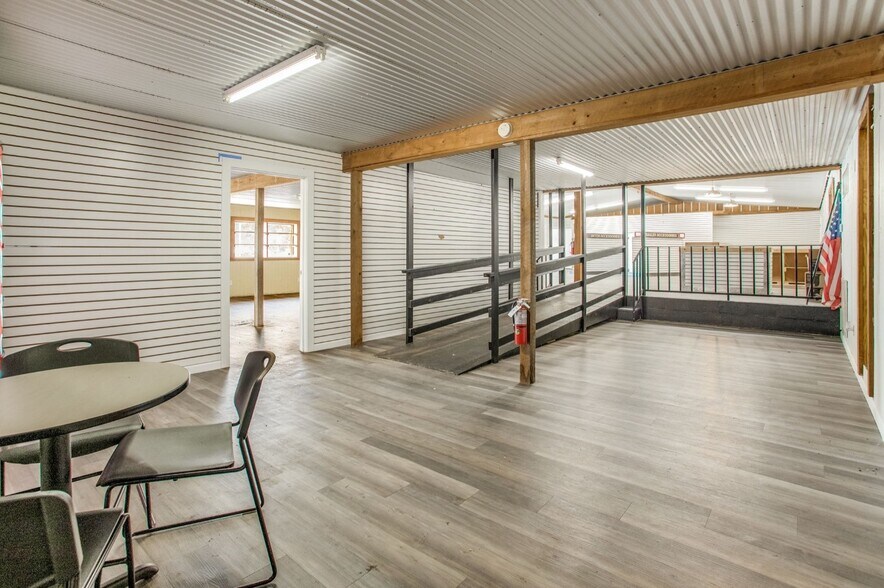 More Photos Of 5200 Hwy 90, Pace General Retail For Lease