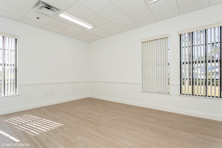 More Photos Of 2520 Tamiami Trl N, Nokomis Medical For Sale