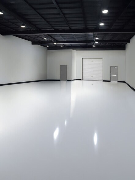 More Photos Of 111 W Edgewood Blvd, Lansing Office For Lease