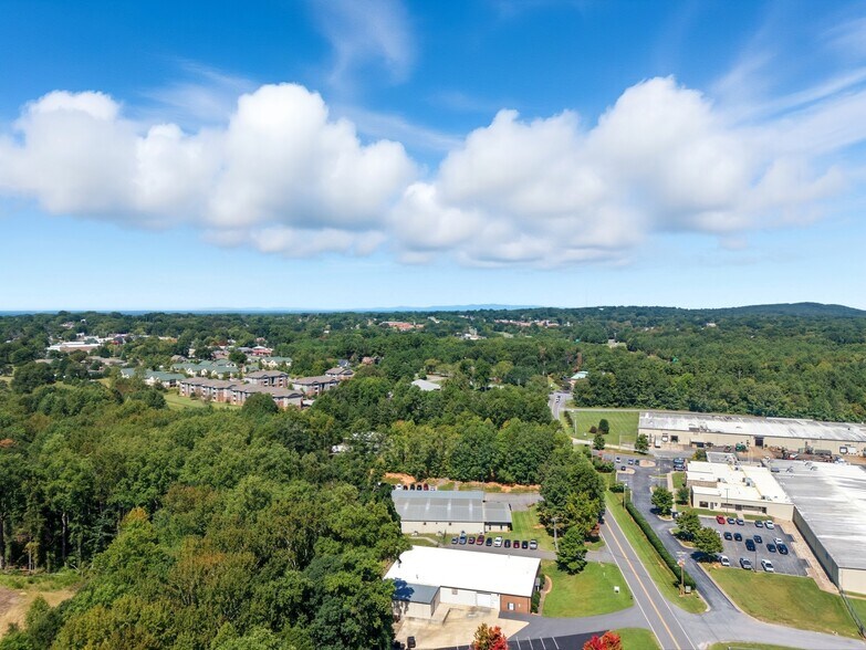 More Photos Of 508-514 Canterbury Rd, Kings Mountain Flex For Sale