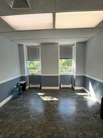 More Photos Of 390 Reed Rd, Broomall Industrial For Lease