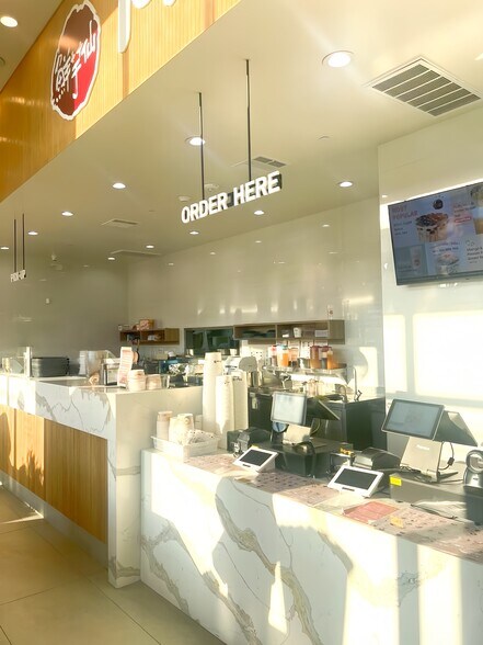 More Photos Of 400 N Atlantic Blvd, Monterey Park Hotel For Lease
