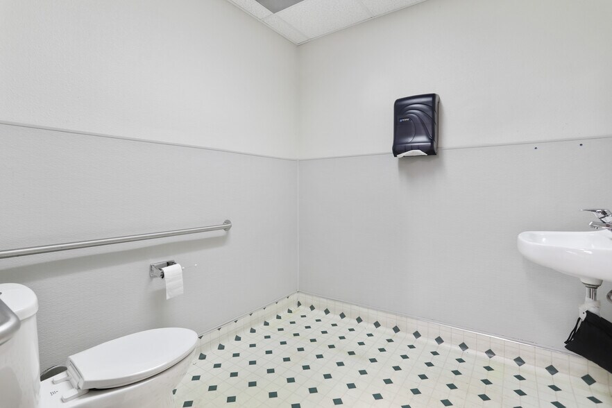 8807 Thornton Rd, Stockton, CA 95209 Retail For Lease