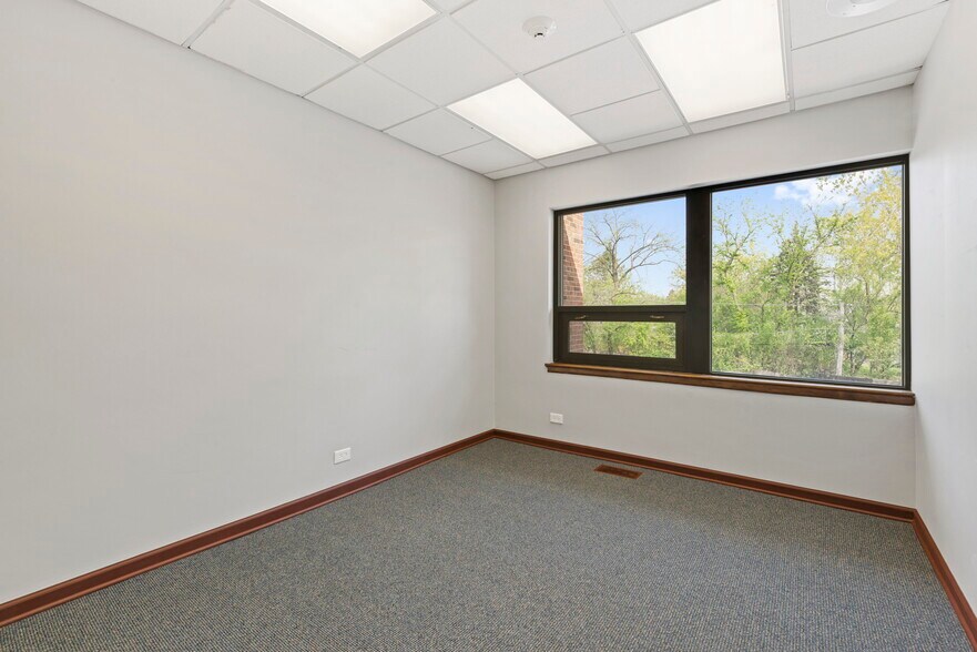 More Photos Of 501 W Ogden Ave, Hinsdale Medical For Sale