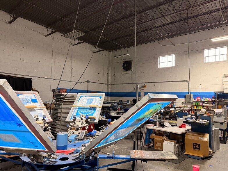More Photos Of 3533-3539 Lawson Blvd, Oceanside Warehouse For Lease