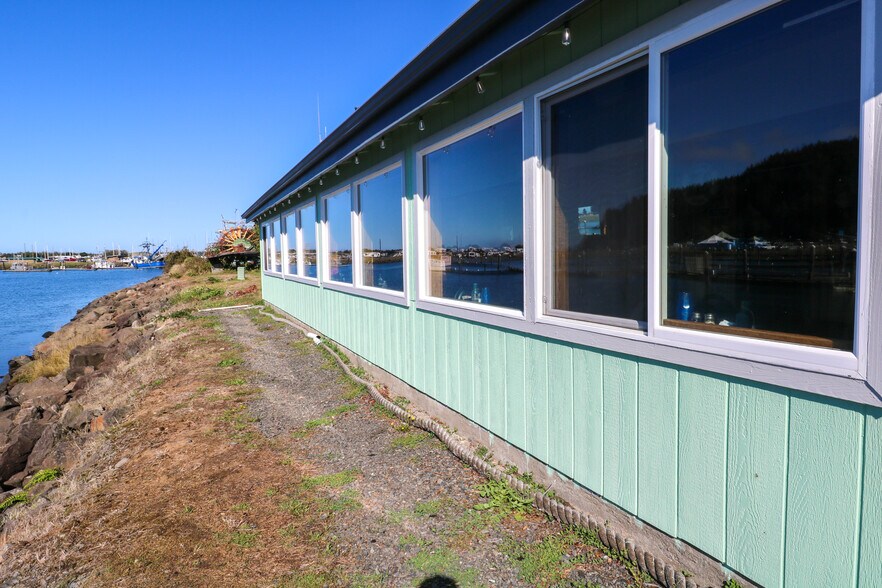 More Photos Of 142 Bay Front Loop, Winchester Bay General Retail For Sale