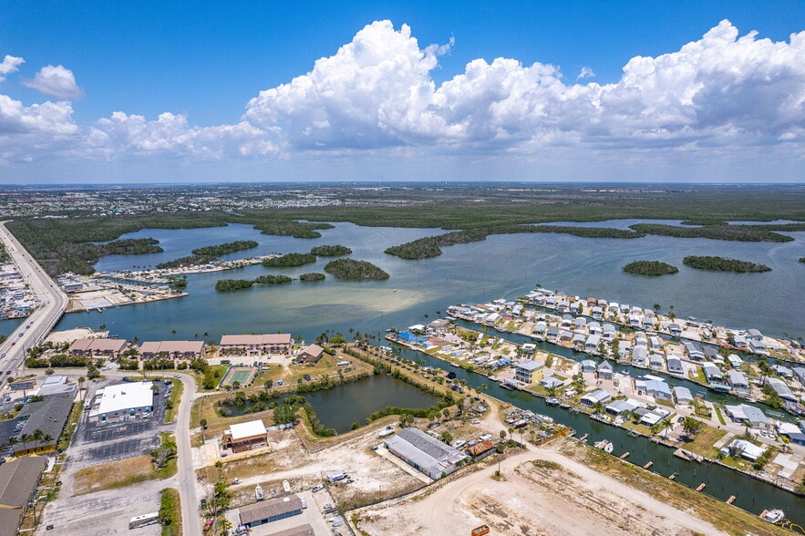 More Photos Of 870 Buttonwood Dr, Fort Myers Beach Distribution For Sale