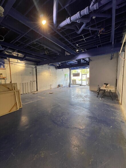 More Photos Of 1111 W Randolph St, Chicago Storefront Retail Residential For Lease
