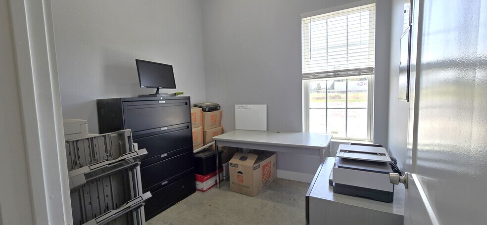 More Photos Of 21360 N Frontage Rd, Iowa Office Residential For Lease
