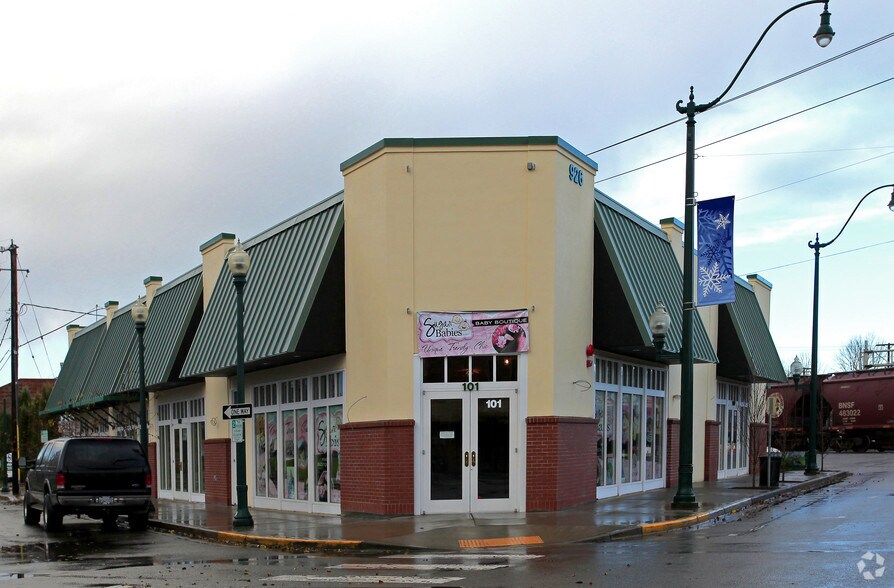 More Photos Of 926 Main St, Sumner Storefront For Lease
