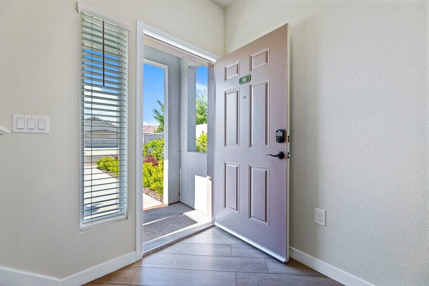 More Photos Of 5860 W Santa Ana Ave, Fresno Apartments For Sale