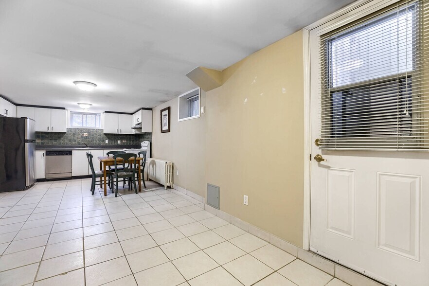 More Photos Of 4 Oriole Gdns, Toronto Apartments For Sale