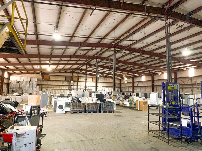 More Photos Of 315 E Ridgely St, Atmore Warehouse For Sale