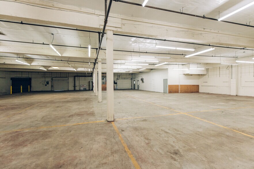 More Photos Of 221-239 SE Madison St, Portland Warehouse For Lease