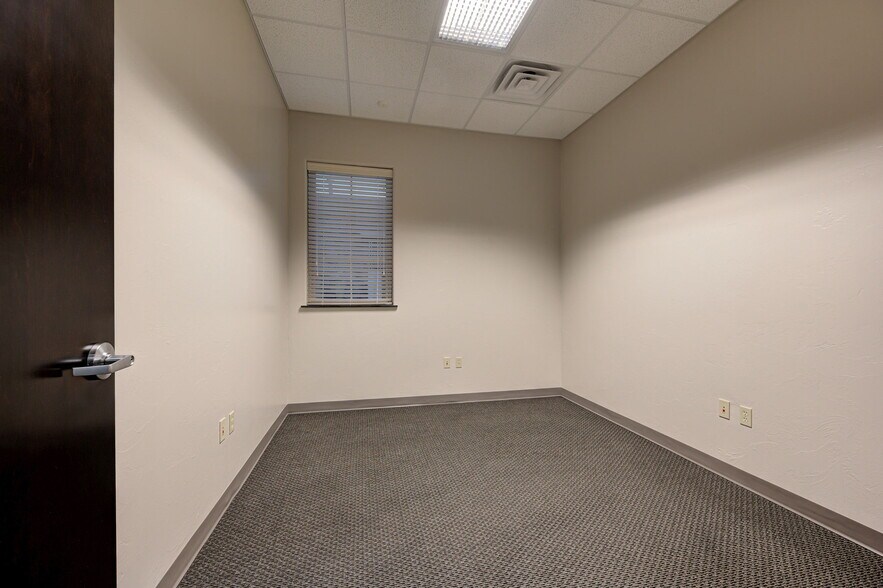 More Photos Of 4509-4513 Memorial Cir, Oklahoma City Office For Lease
