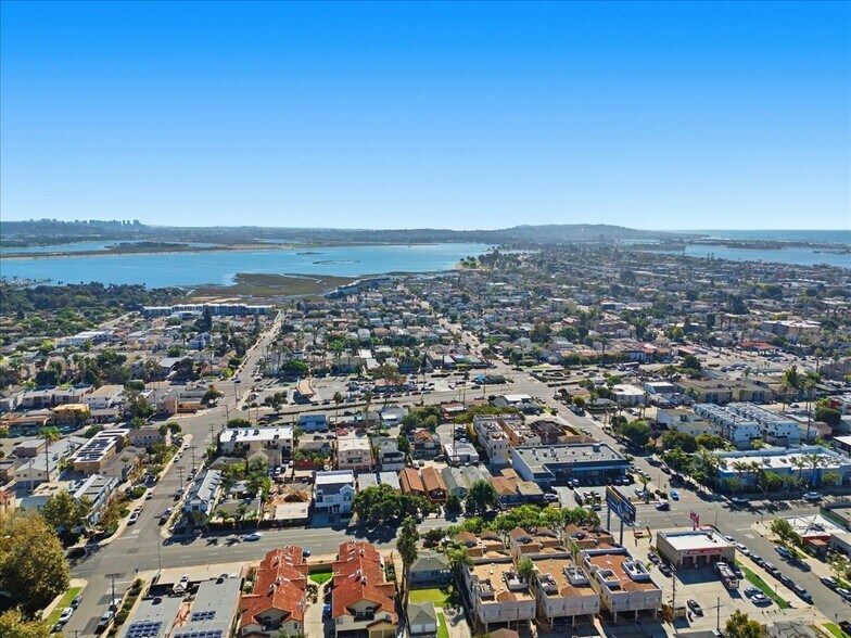 More Photos Of 2033 Garnet Ave, San Diego Apartments For Sale