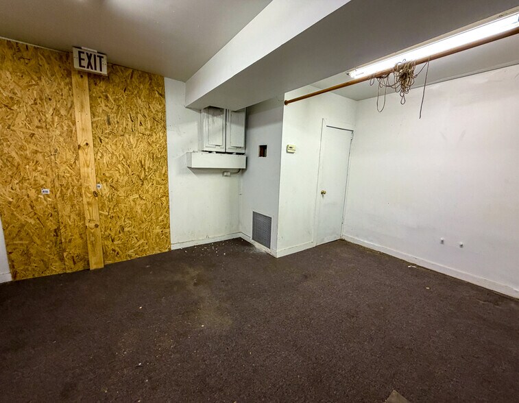 More Photos Of 108 Main st, Trinity Storefront For Sale