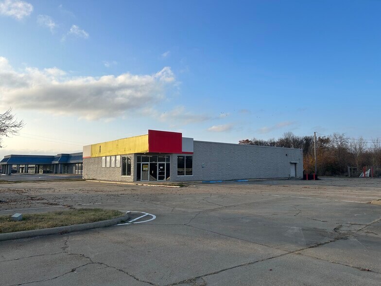 More Photos Of 2818 US-82, Greenville Freestanding For Sale