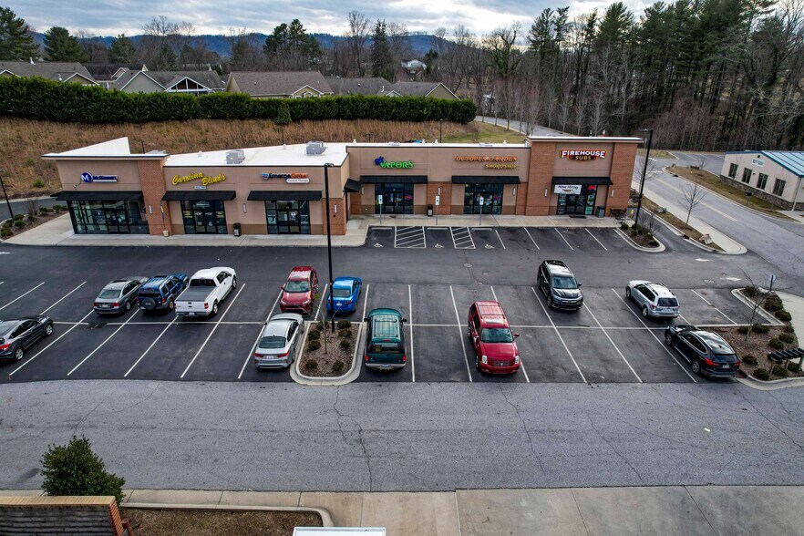 More Photos Of 58 Weaver Village Way, Weaverville Freestanding For Lease