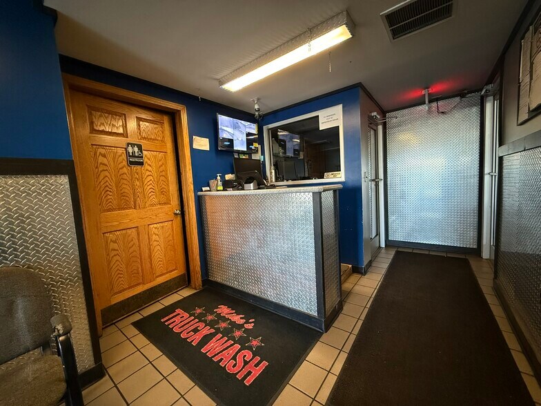 More Photos Of 602 Friend Way, Lebanon Service Station For Sale