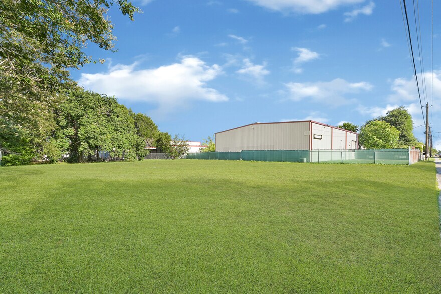 More Photos Of 1106 Witter St, Pasadena Industrial For Sale