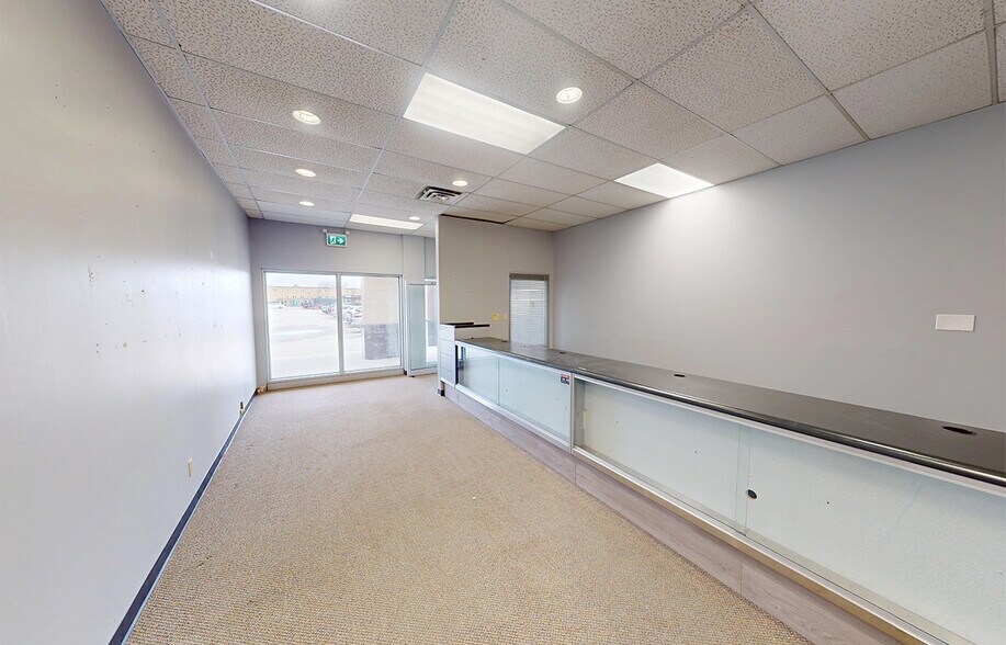 More Photos Of 1050 Henderson Hwy, Winnipeg Freestanding For Lease