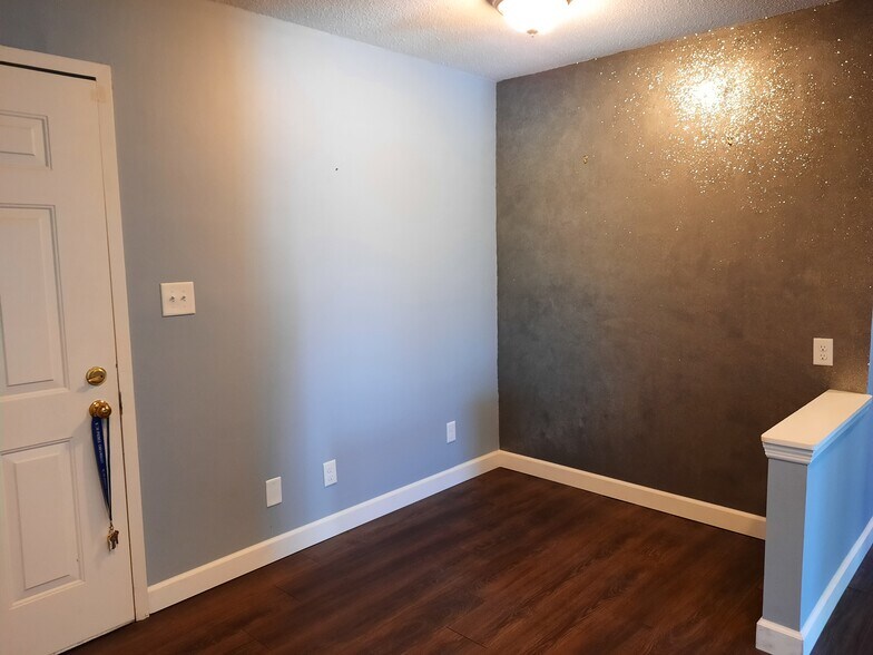 More Photos Of 2901 N Oakwood Ave, Muncie Medical For Lease