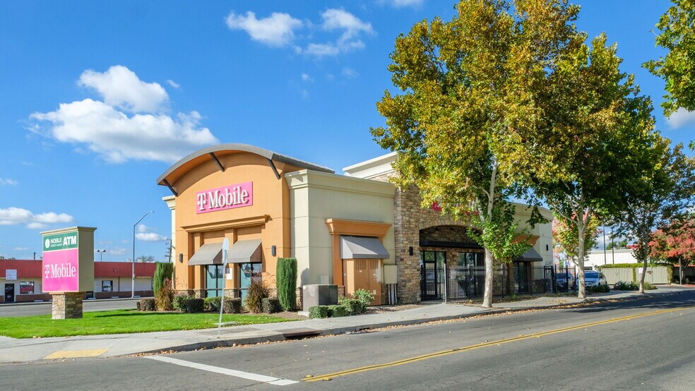 Primary Photo Of 7090 N Blackstone Ave, Fresno Freestanding For Sale