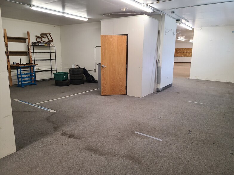 More Photos Of 5001 S Commerce Dr, Murray Warehouse For Lease