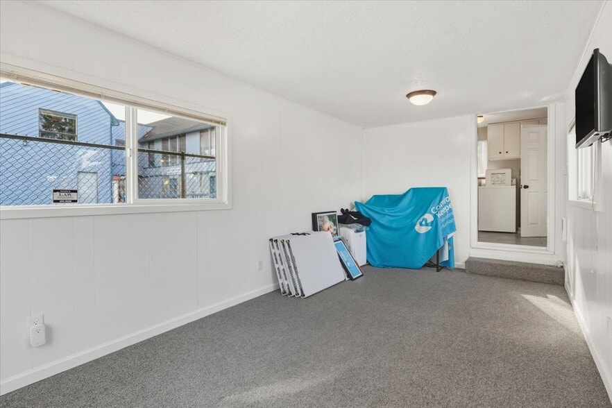 More Photos Of 2115 E 27th St, Vancouver Office For Sale