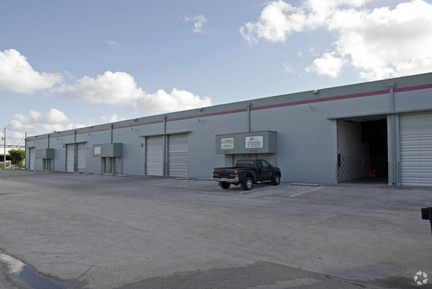 More Photos Of 8252-8278 NW 70th St, Miami Warehouse For Lease